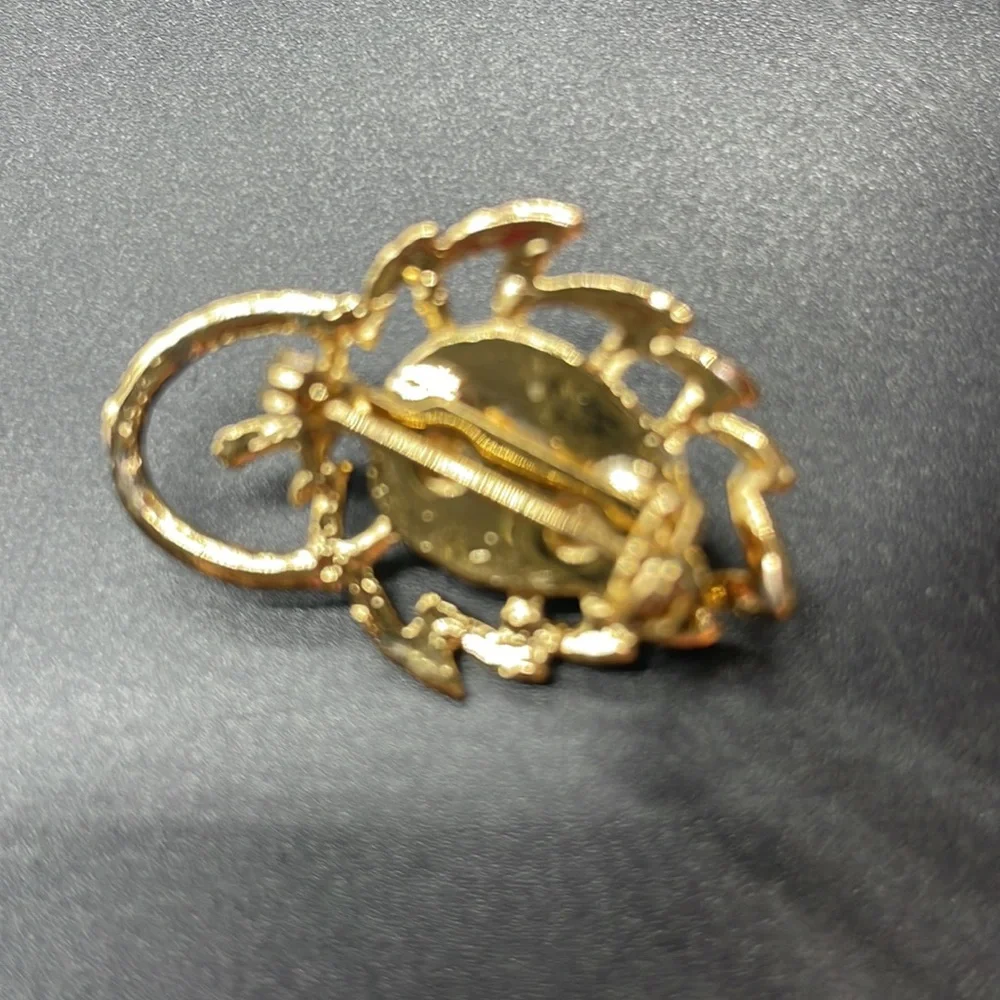 Gold plated brooch with a stone in the center | the stone color is a lavender